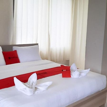 Reddoorz Plus @ Bitung City Center Exterior photo