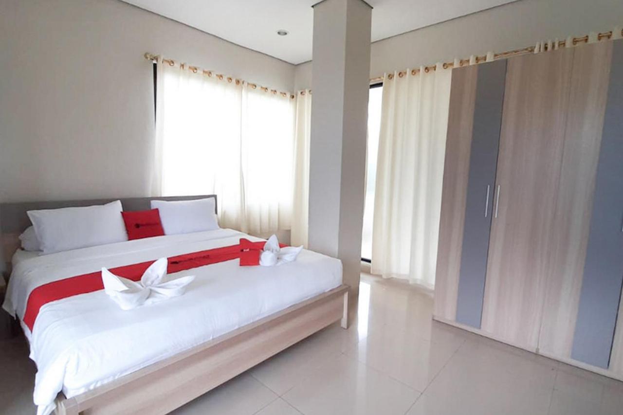 Reddoorz Plus @ Bitung City Center Exterior photo