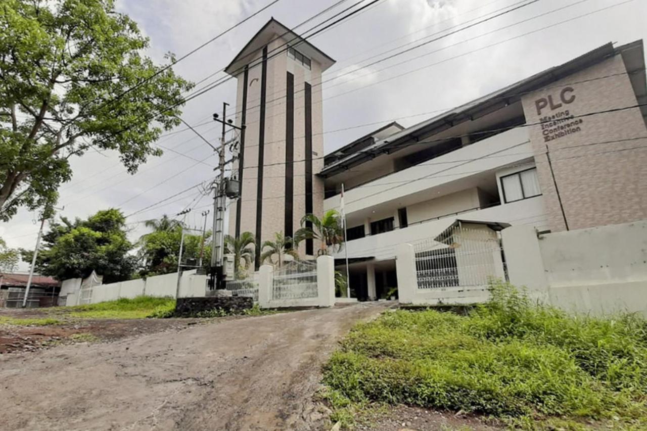 Reddoorz Plus @ Bitung City Center Exterior photo